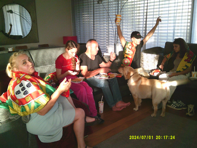 This photo, we were very much as a family. It was when Portugal played. My daughter is there. My husband. My sister-in-law also spends some time with us. Our dog, who couldn’t be missing. And my son’s girlfriend. I have an older son. I’m not a big fan of football. But we make a point, as parents, to have these moments with them. To bring them together. Because we’re spending less time with them. So, we take advantage of these moments of excitement to be together.
- Mother participant, Porto