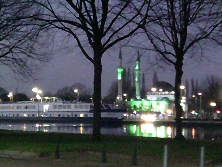 I think Ukrainian refugees live on that boat. I don’t remember what it’s called, but we regularly get another letter saying that refugees are going to live across the street. I like that boat. And then I’m a Muslim myself and I think that mosque is just the most beautiful one I’ve seen in the Netherlands so far. The most beautiful mosque.
- Mother participant, Rotterdam