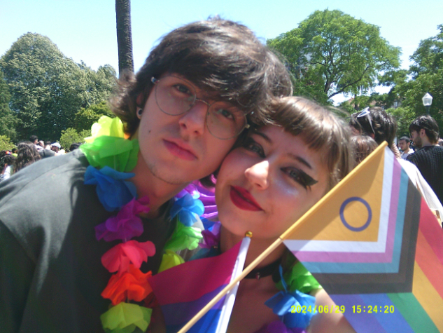 Since turning 18 I’ve wanted to join political parties and participate in certain demonstrations. I’ve met several people who are part of communities involved in politics or who are part of LGBT communities, and a large part of my friends are too. It was an important experience for me. I went with my friends, we managed to learn a lot of new things and meet other types of people who were there in protest — not just people from these communities, but those who like to be there to support against the struggle. It was a step out of a safe space for many people. I liked the message on the poster a lot, which says that “loving freely isn’t a crime“.
- Participant, Porto