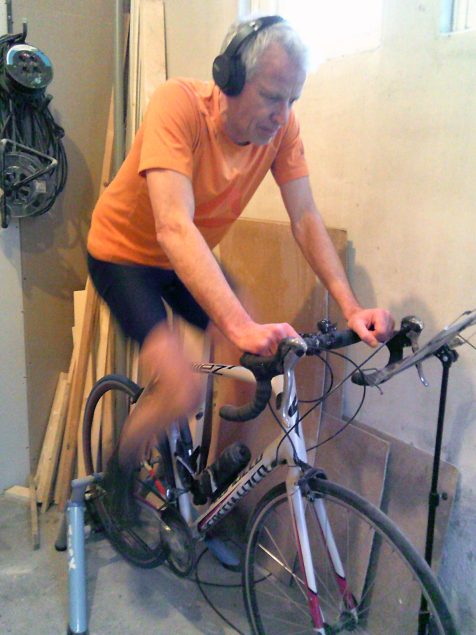 This is my husband who is cycling. He mainly cycles indoors in the winter because it is cold, but also because ever since our return from the middle east he has had glaucoma. Unfortunately he now only has one eye; Covid delayed everything too much. The other eye has two implants to keep the pressure low. So, in terms of visibility, it also makes a difference to cycle indoors.
- Mother participant, Rotterdam