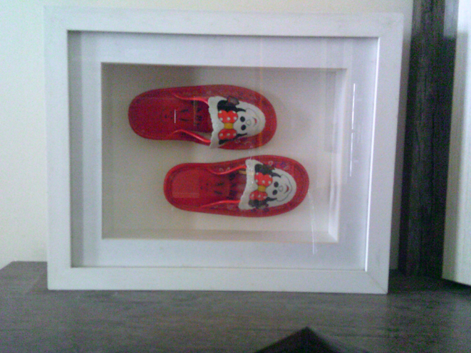 A memento of a little slipper I have from when my daughter was little. I had that little frame made and we’ve kept it ever since. It reminds me of so many things from the past. I think that anyone who’s going to have children should do something like that. Because we don’t realize we should keep little things from the child. Then, they’re already grown up, and there’s no way to do it anymore.
- Participant, Pelotas