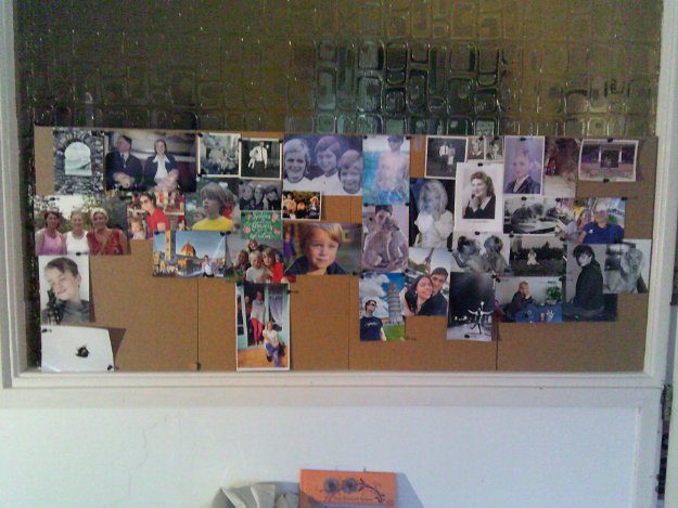 I have a photo wall of wood with grandmothers and grandfathers and some photos that I like. These photos change from time to time.
- Mother participant, Rotterdam