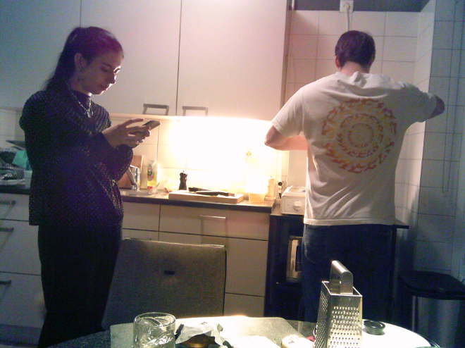 My children cook, eat and live around me with their boyfriend and girlfriend. They can be themselves and look relaxed. I am proud of how they’re doing. I should tell them that more often. We love eating, and everything is celebrated with food. We are all interested in conscious eating and cooking. I am grateful that I invested so much time from their early childhood in involving my children with food and food preparation.
- Mother participant, Rotterdam