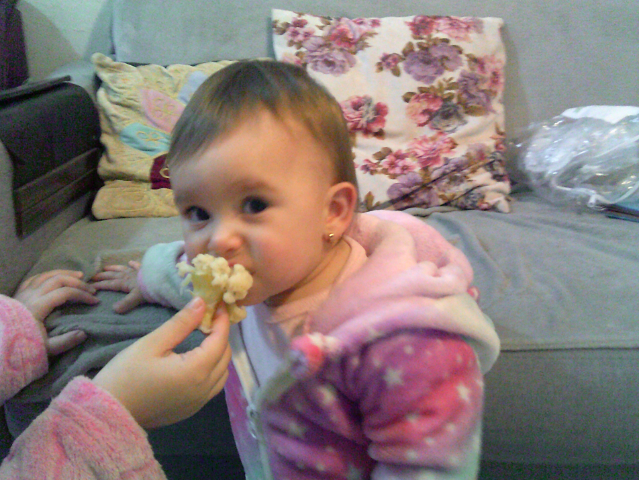 My granddaughter, there. We are all influenced by Diana, who helped us learn to eat properly. She’s eating cauliflower and she loves it.
- Mother participant, Pelotas
